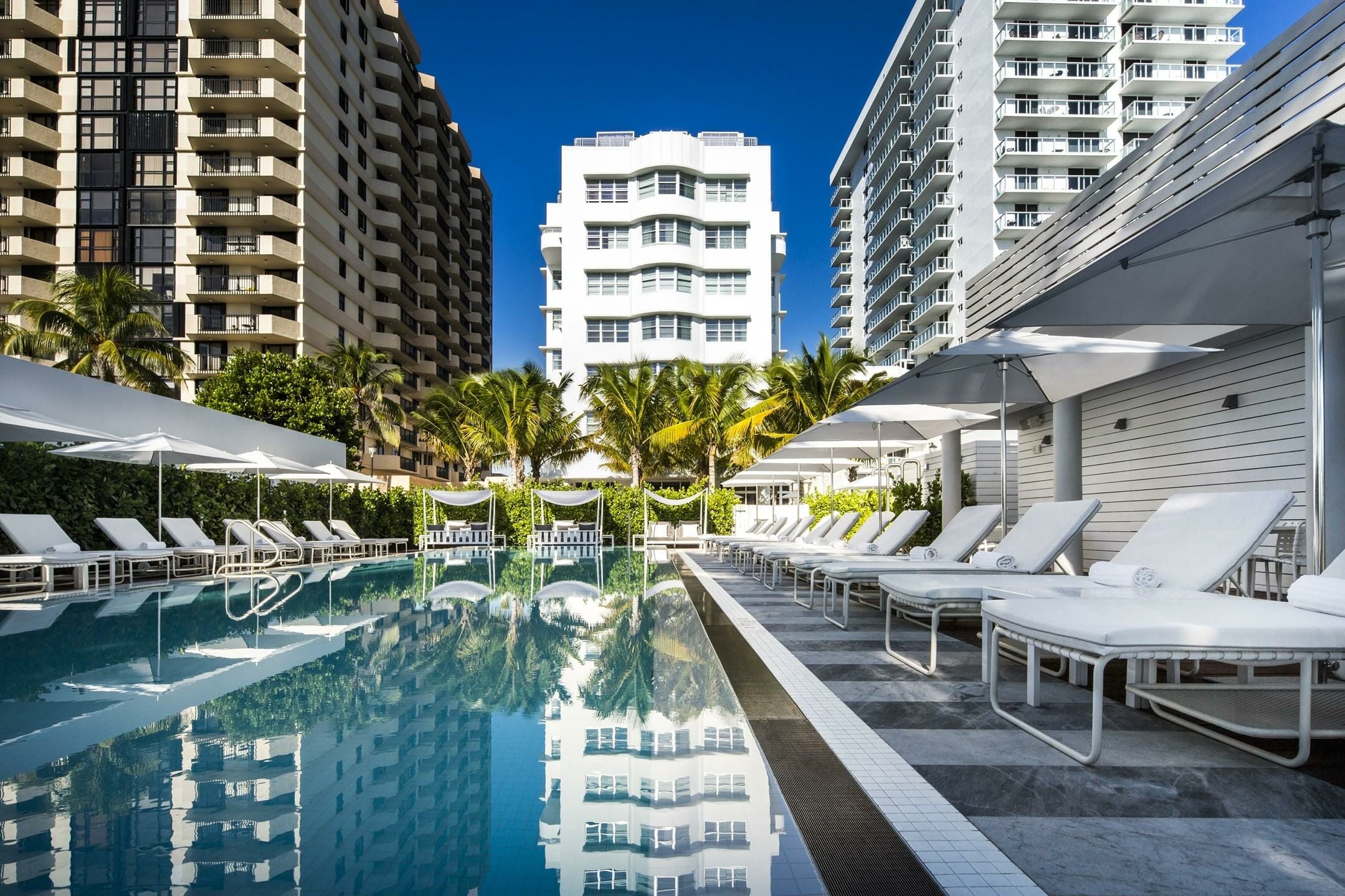 Pool view of Como Metropolitan Miami Beach