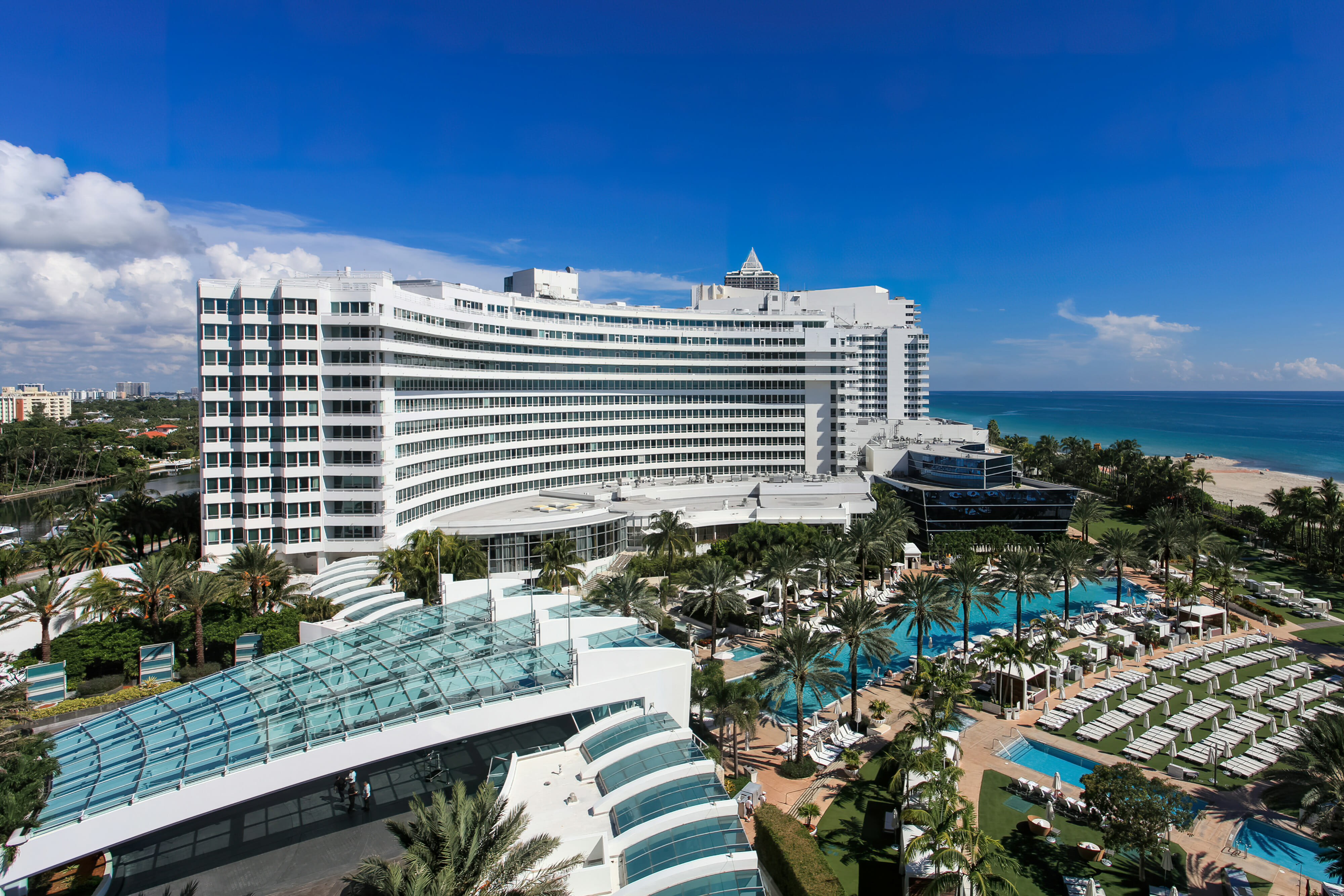Building view of Fontainebleau Miami Beach