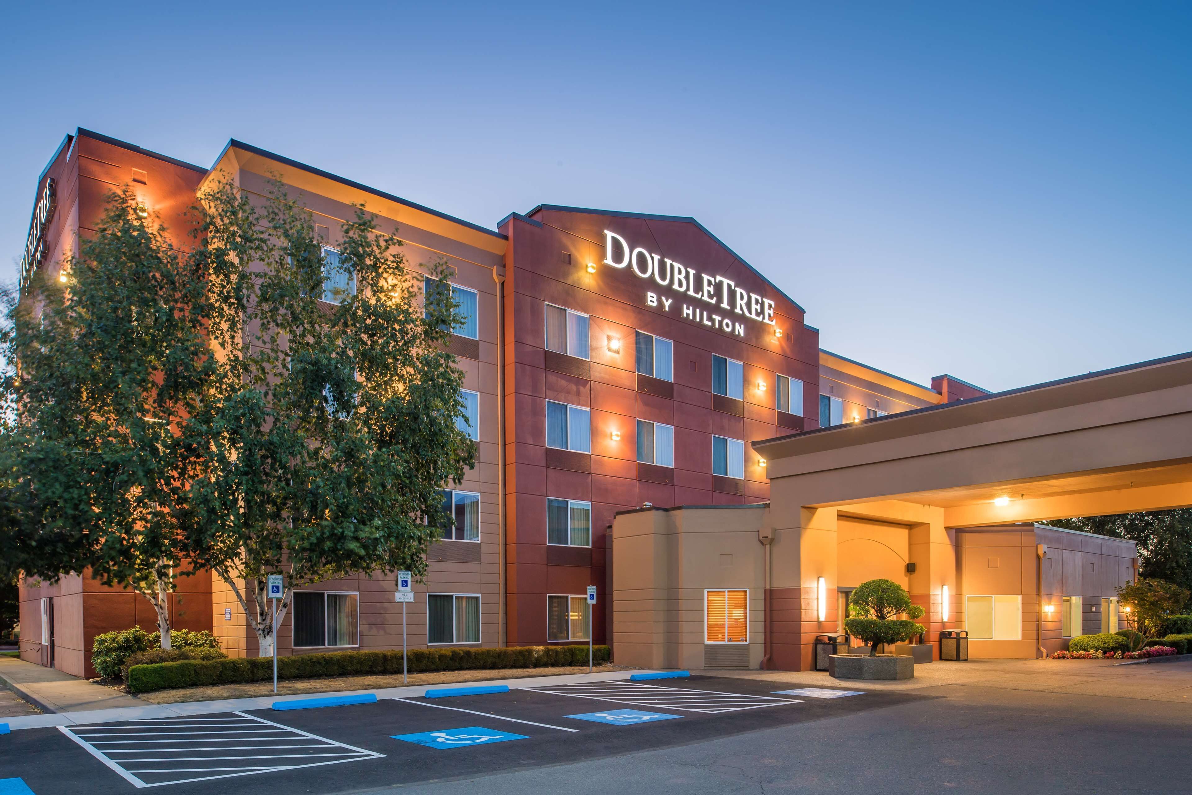 Building view of DoubleTree by Hilton Hotel Salem, Oregon