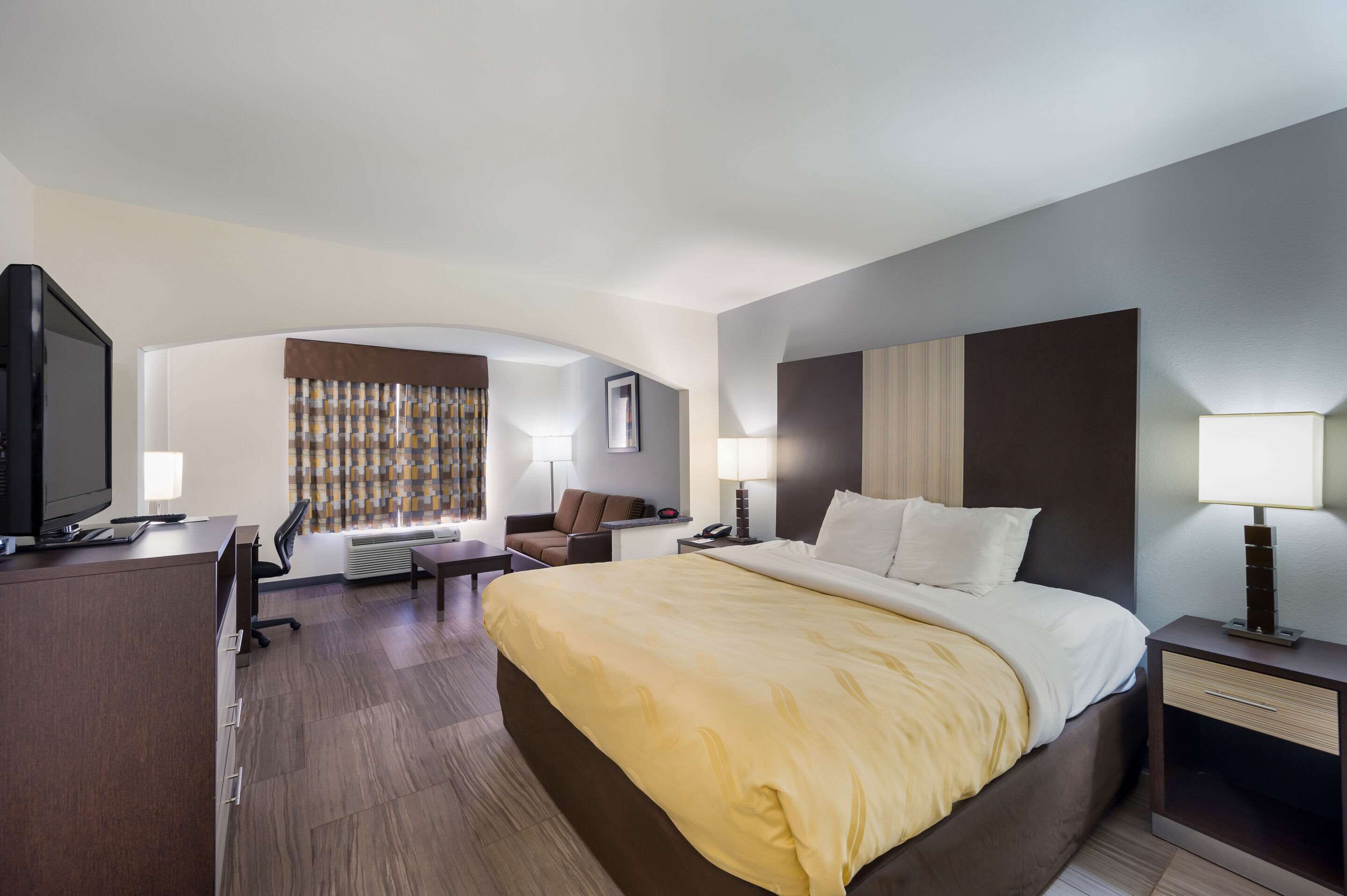 Suite, 1 king bed, Quality Inn & Suites Huntsville Research Park Area