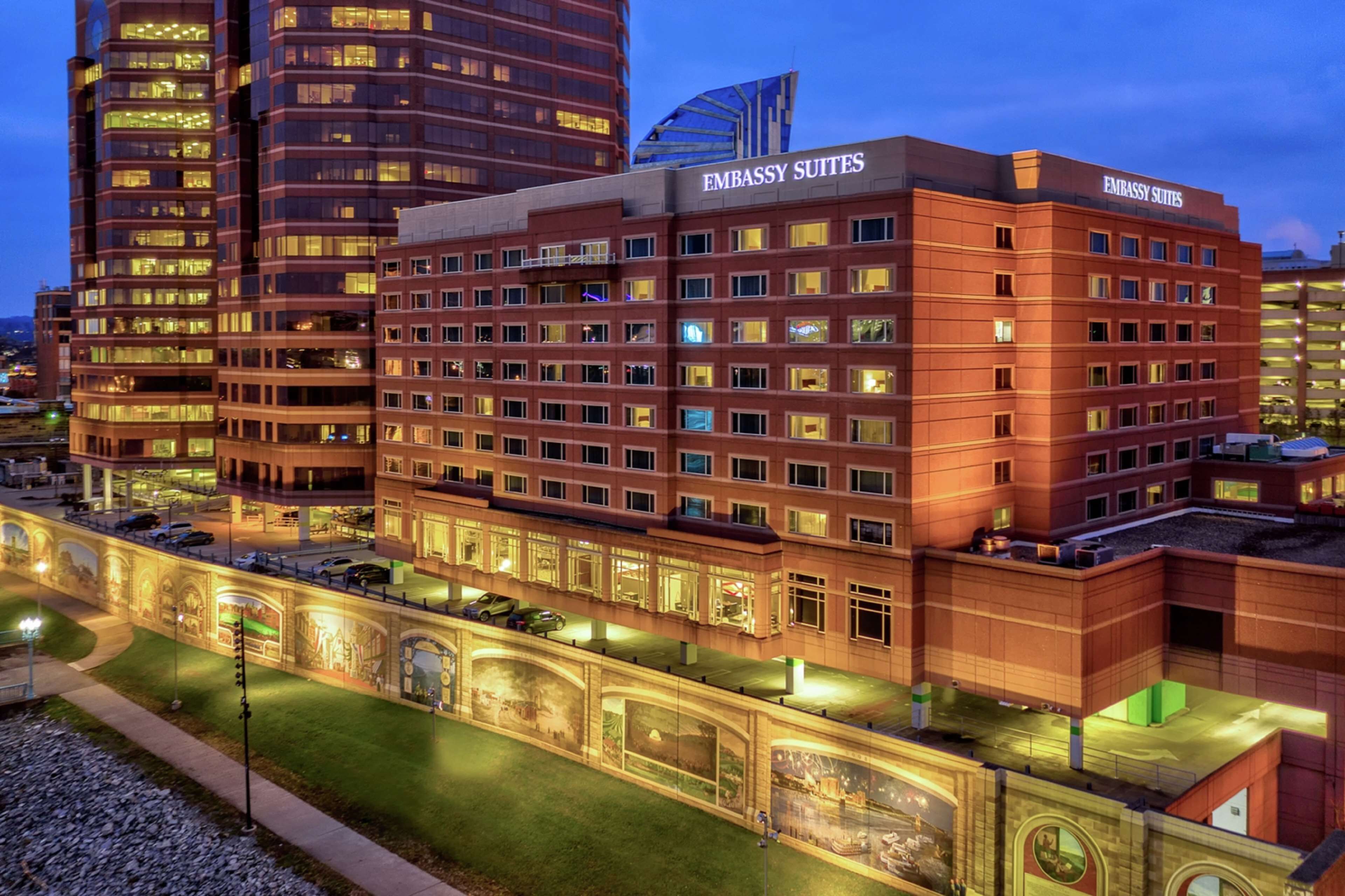 Building view of Embassy Suites by Hilton Cincinnati RiverCenter