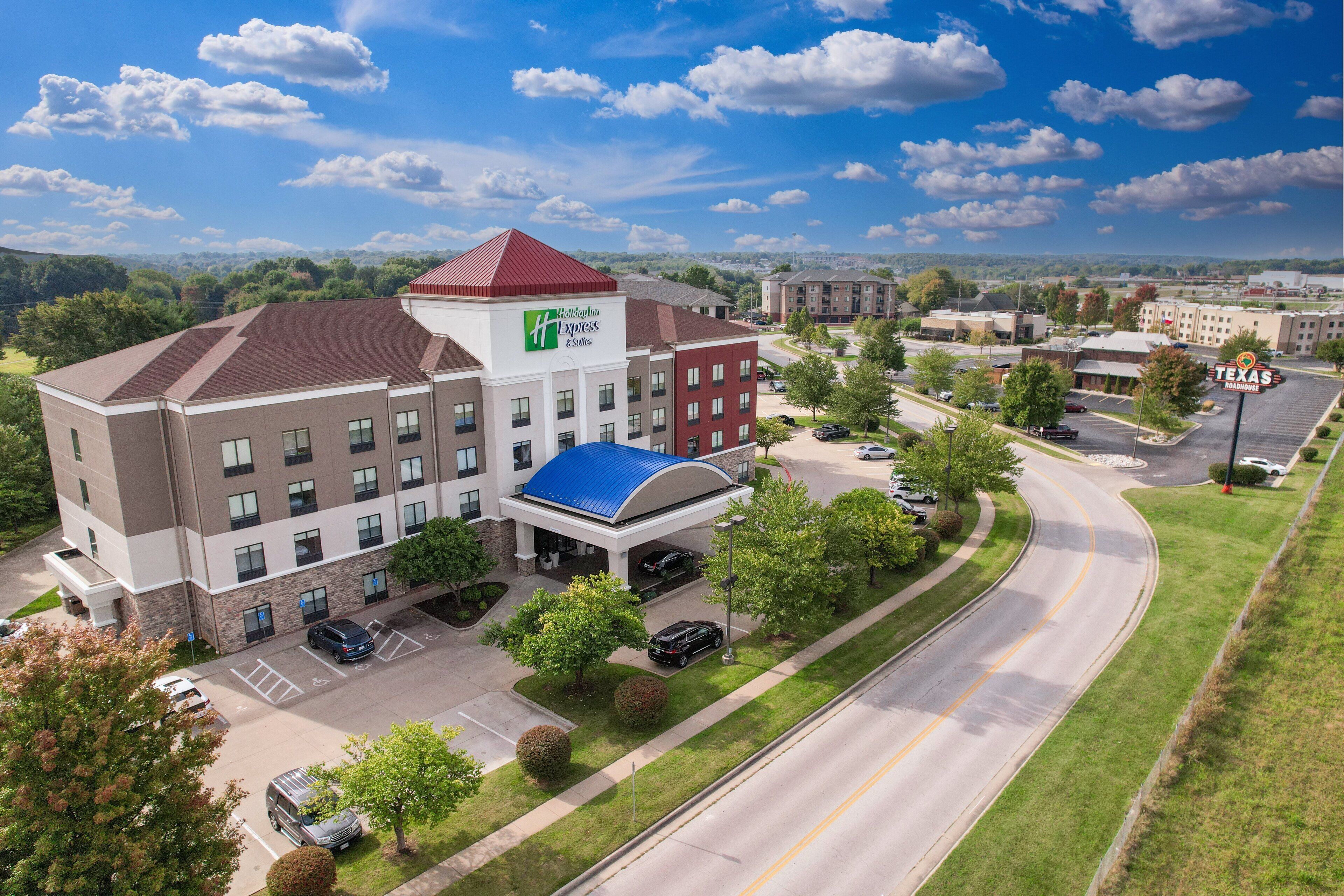 Building view of Holiday Inn Express and Suites Springfield Medical District, an IHG Hotel