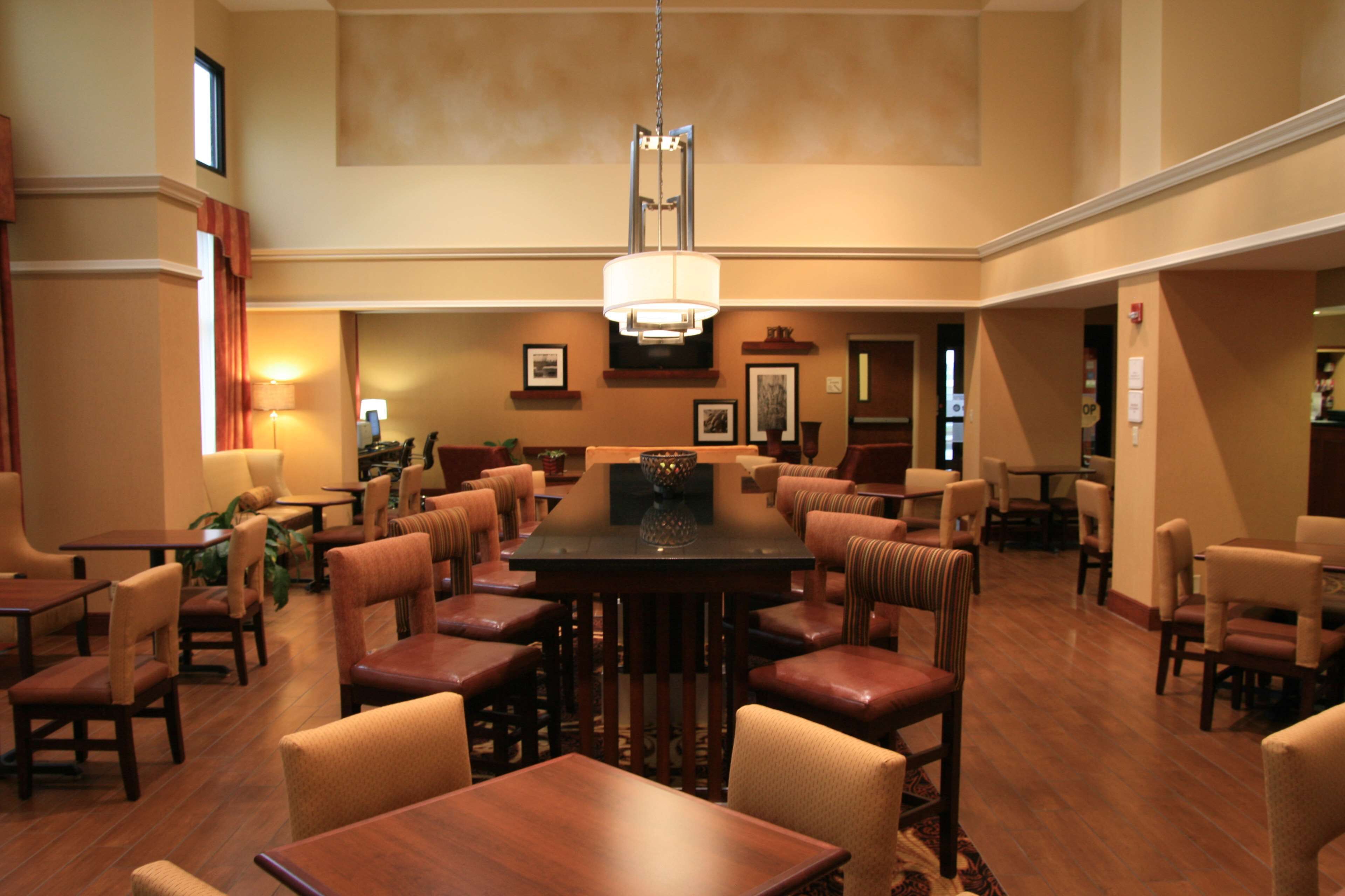 Restaurant view of Hampton Inn & Suites Springfield Southwest