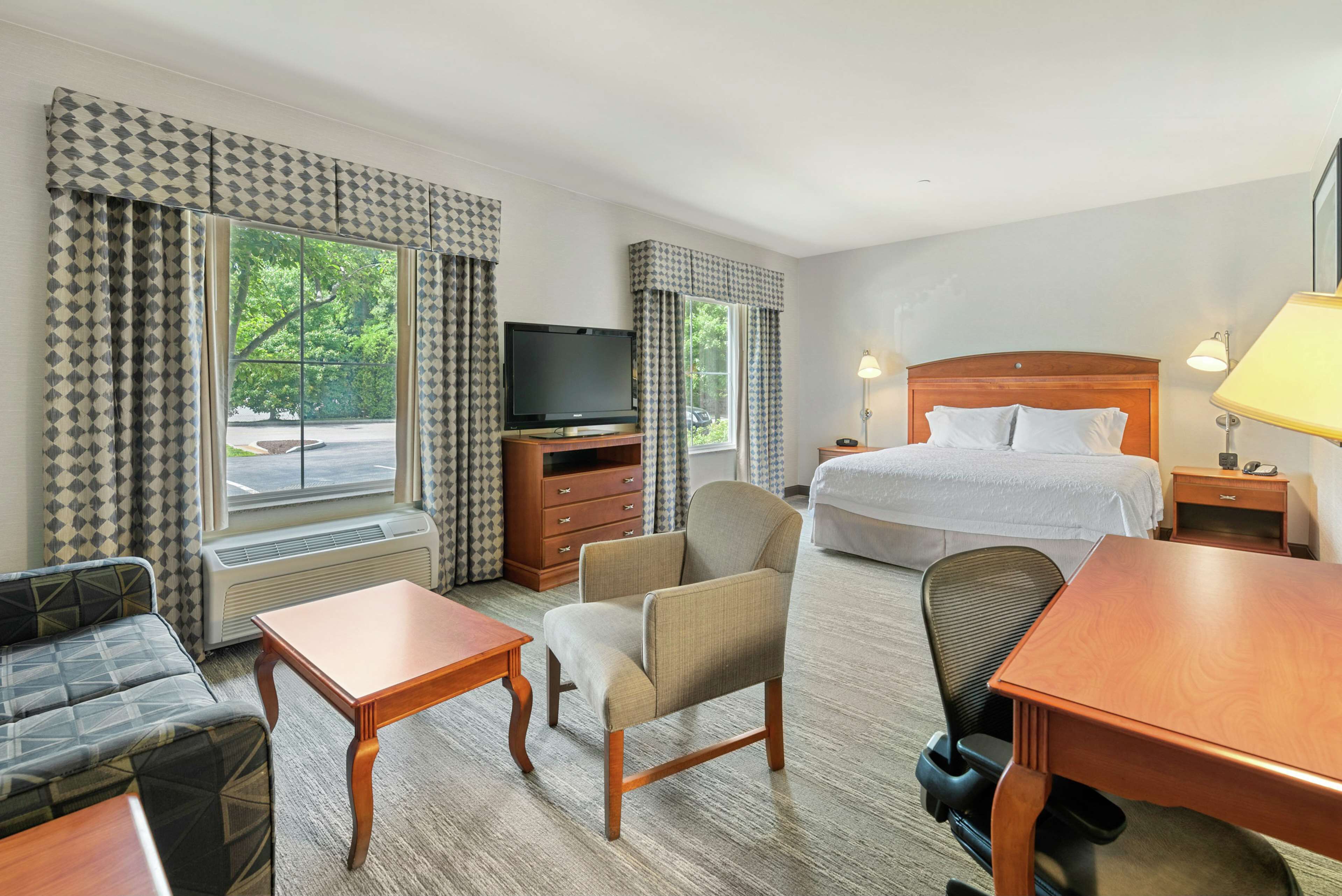 Bedroom view of Hampton Inn & Suites Mystic