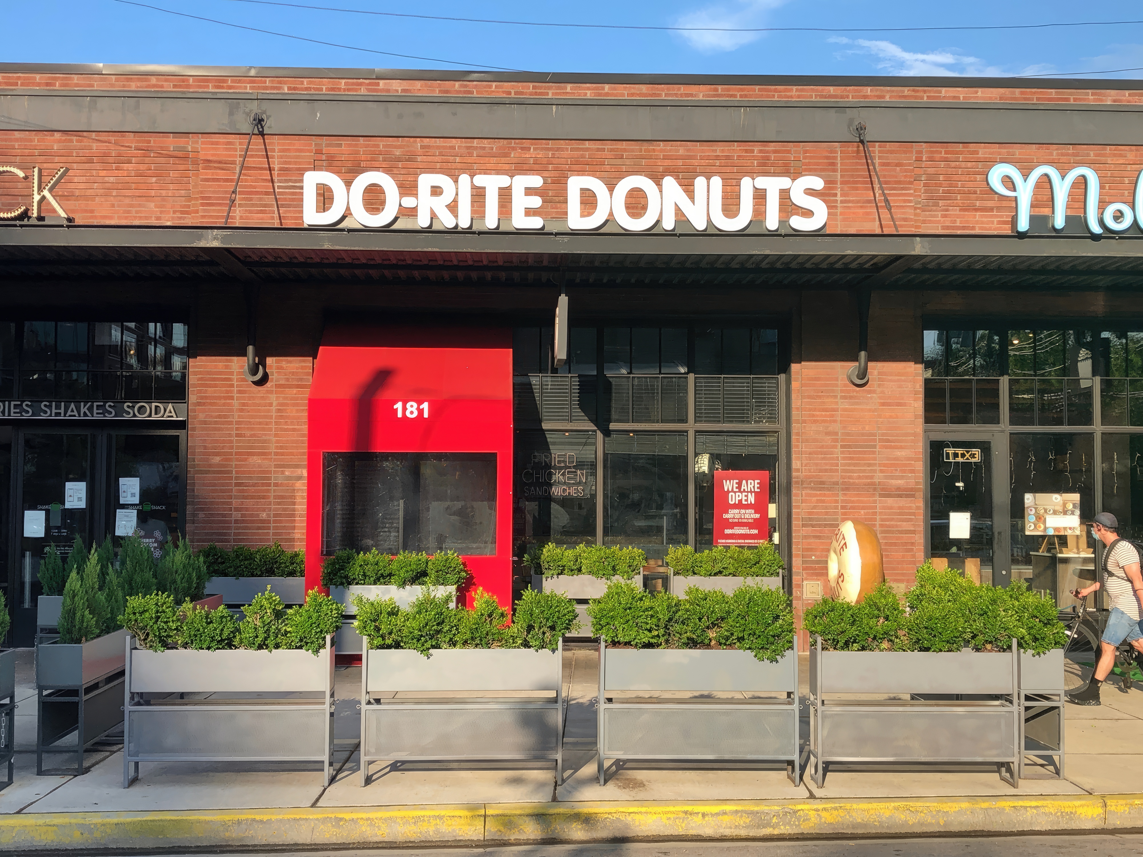 Do-Rite Donuts & Chicken Streeterville exterior
