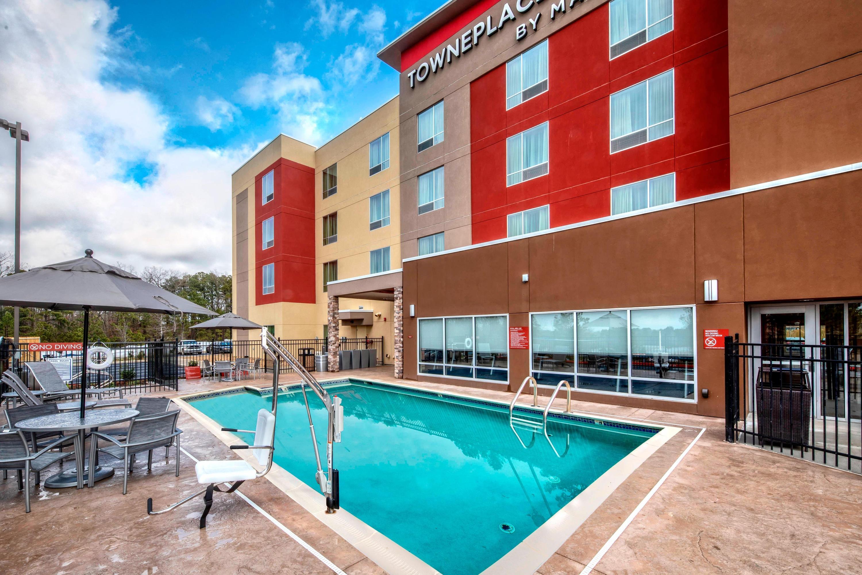 Pool view of TownePlace Suites by Marriott Hot Springs