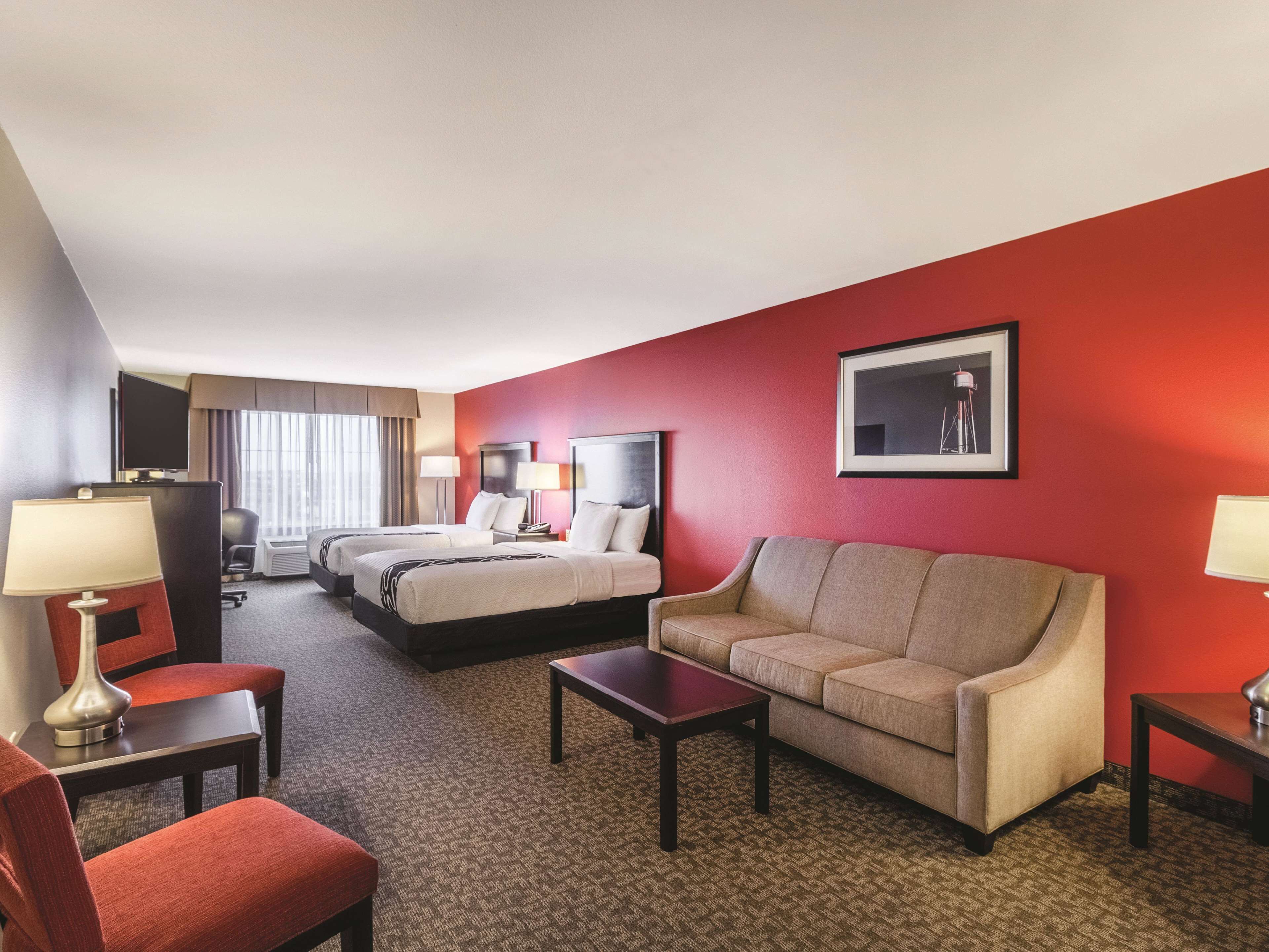Bedroom view of La Quinta Inn & Suites by Wyndham Fargo-Medical Center