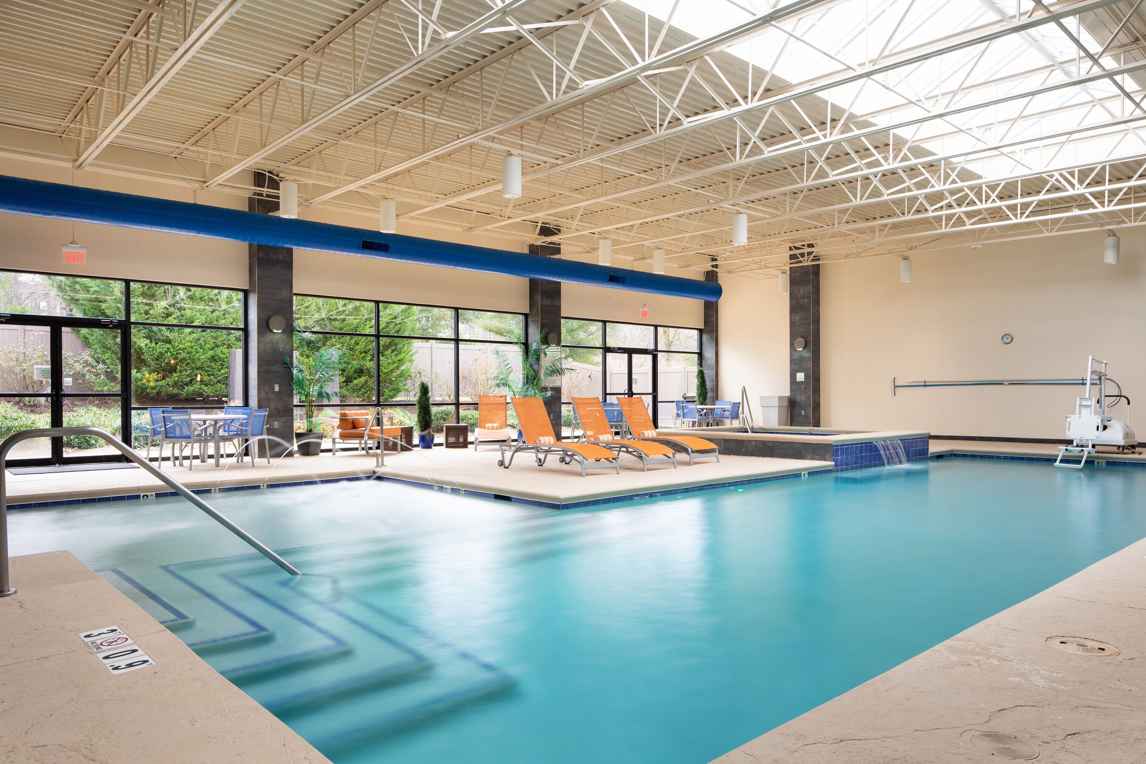 Pool view of Holiday Inn & Suites Charleston West