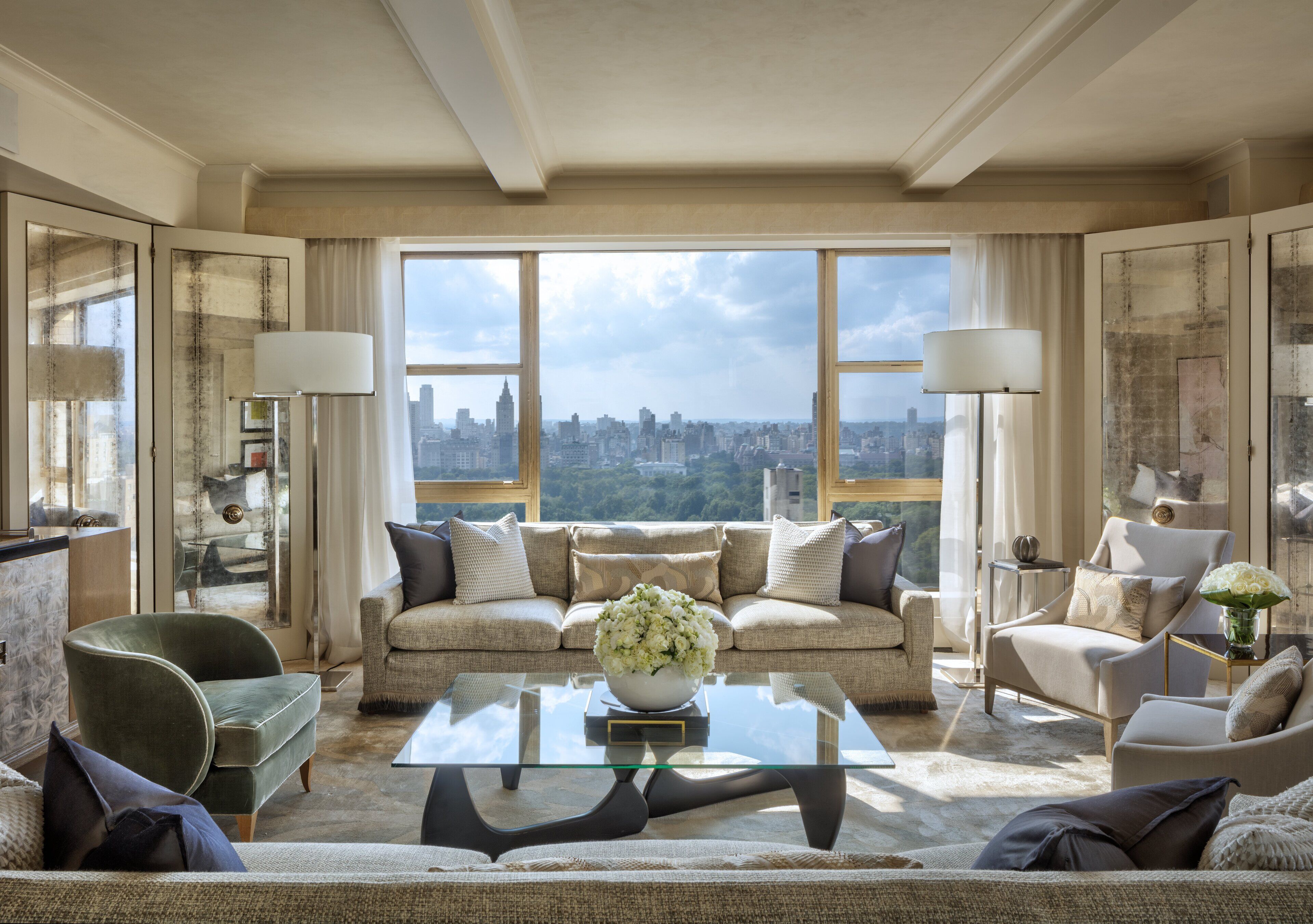 Living room view of The Carlyle, A Rosewood Hotel